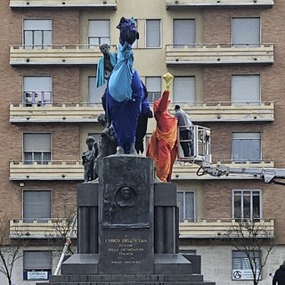 Gli Urbansolid &quot;vestono&quot; il monumento a Enrico Dell'Acqua