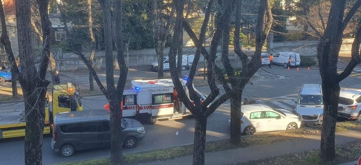 FOTO. Incidente sul viale Duca d'Aosta a Busto: cinque veicoli coinvolti, traffico deviato