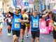 Paolo Bossi, oncologo specialista dei tumori testa-collo, e Giovanni Pignataro, avvocato e consigliere comunale a Gallarate: esultanza all'arrivo della Milano Marathon