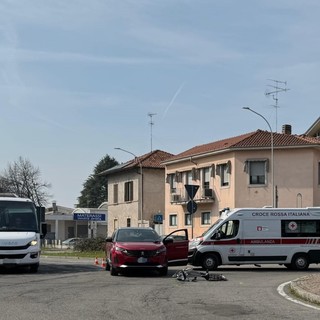 Busto, ciclista investita alla rotonda di via Magenta