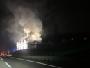 La colonna di fumo visible dall'autostrada a Gallarate