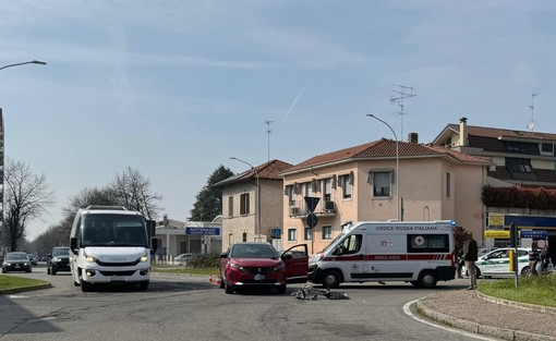 Busto, ciclista investita alla rotonda di via Magenta