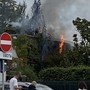 Le fiamme sprigionatesi dall'edificio