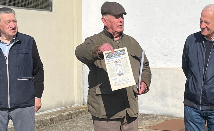 Giorgio Giacomelli, al centro, nella foto