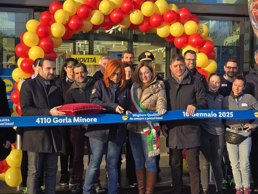 VIDEO E FOTO. Gorla Minore inaugura il nuovo Lidl, Ermoni: «Il progetto ha riqualificato un'area dismessa e monitoriamo la viabilità»