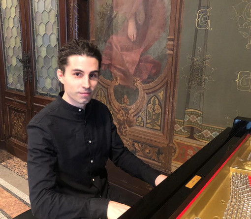 VIDEO. Luca Cozzi, il giovane pianista-ingegnere che sulla tastiera intreccia musica e scienza