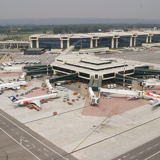 Guasto alla sala radar di Milano, caos voli a Malpensa, Orio e Linate