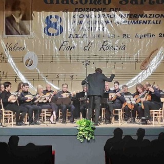 «Venite a imparare a suonare il mandolino da noi». La storica orchestra di Busto in cerca di futuro