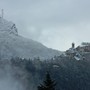 Giovedì dal tardo pomeriggio la neve non comparirà soltanto al Sacro Monte e al Campo dei Fiori (Foto Centro Geofisico Prealpino)