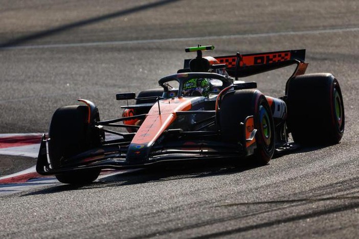 Norris in pole position ad Abu Dhabi, McLaren con entrambe le mani sul titolo costruttori