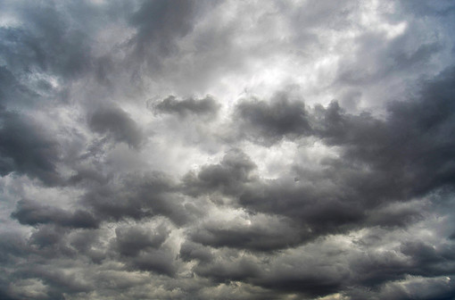 Primo novembre con le nuvole e un po' di pioggia in serata. Domani precipitazioni intense con vento