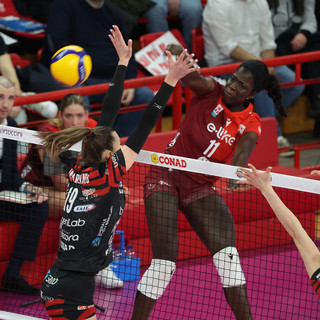 Josephine Obossa dominante nel match vinto dalla Uyba a Perugia