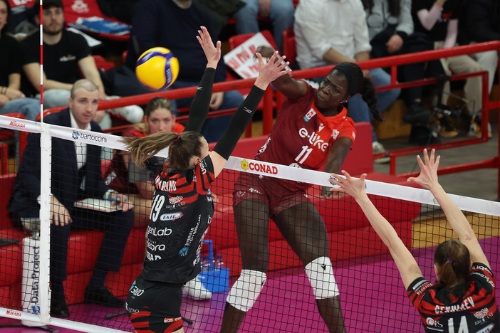 Josephine Obossa dominante nel match vinto dalla Uyba a Perugia