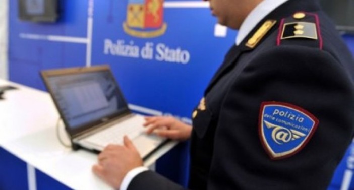 Giovani in cerca di lavoro adescati online: la nuova truffa segnalata dalla polizia postale