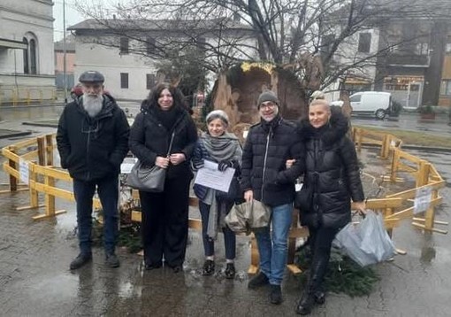 L'assessore Giuseppe Palomba, la presidente Marianna Panebianco, la signora Ernestina, (moglie) e i familiari di Silvio Basilico