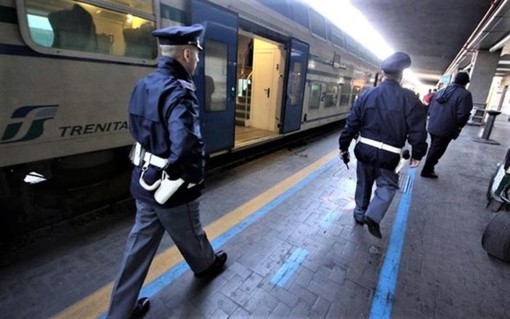 Sul treno insieme a moglie e figlio, ma aveva il divieto di avvicinamento: arrestato dalla Polfer di Varese