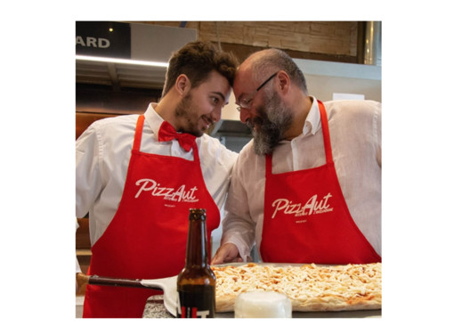 Una disdetta per 150 posti poche ore prima del pranzo, subito gli amici di PizzAut li riempiono. Con un monito finale agli haters