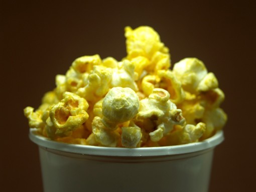 Dal 10 marzo tornano pop corn e bevande al cinema. Via tutti i divieti di consumazione anche per teatri, concerti e stadi