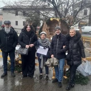 L'assessore Giuseppe Palomba, la presidente Marianna Panebianco, la signora Ernestina, (moglie) e i familiari di Silvio Basilico