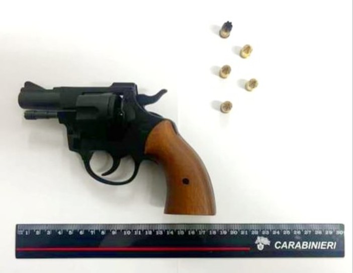 Villadossola, uomo entra in comune e minaccia la funzionaria con una pistola