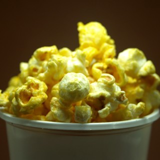 Dal 10 marzo tornano pop corn e bevande al cinema. Via tutti i divieti di consumazione anche per teatri, concerti e stadi