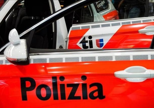 Gioielli, borsette e attrezzi da scasso in auto: quattro arresti in dogana con il Canton Ticino