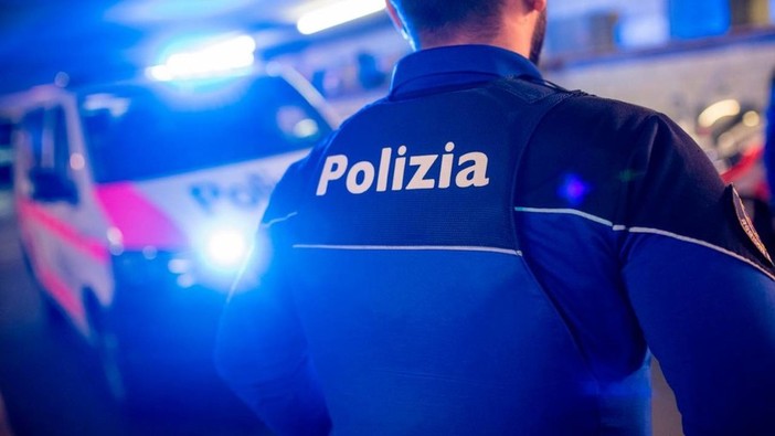 Canton Ticino, a 15 anni rubano un'auto e fuggono: fermati dopo un inseguimento con la polizia cantonale