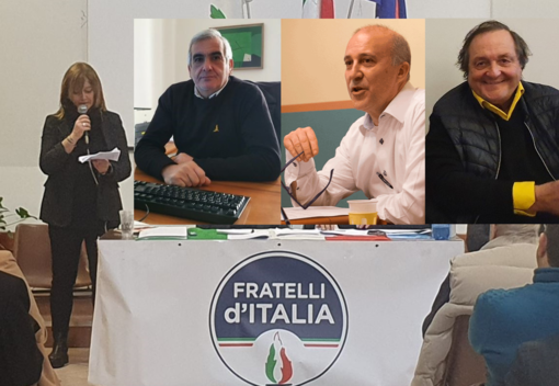 Laura Rogora mentre porta i saluti di Forza Italia al congresso di Fratelli d'Italia. Da sinistra: Orazio Tallarida, Alberto Riva e Gigi Farioli