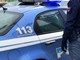 Lanciano un sasso contro il parabrezza dell'auto: automobilista ferito al volto