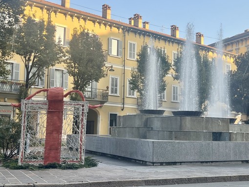 Un pacco (in futuro) luminoso in piazza Garibaldi