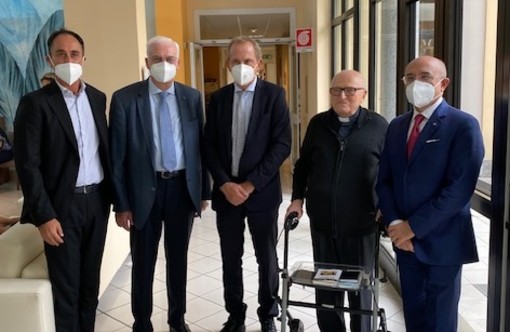 Il prefetto di Varese, Salvatore Pasquariello, in visita alla Provvidenza di Busto