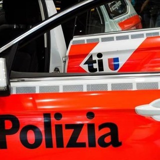 Gioielli, borsette e attrezzi da scasso in auto: quattro arresti in dogana con il Canton Ticino