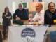 Laura Rogora mentre porta i saluti di Forza Italia al congresso di Fratelli d'Italia. Da sinistra: Orazio Tallarida, Alberto Riva e Gigi Farioli