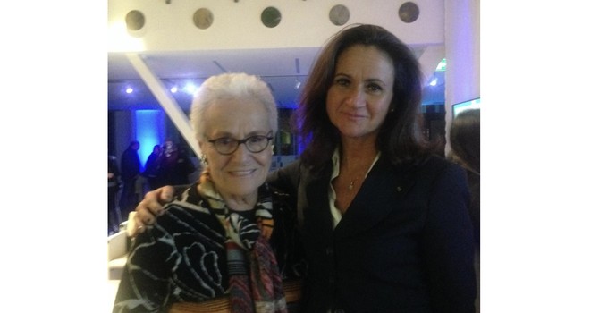 Rosita Missoni con Cinzia Ghisellini, nipote di Olga Fiorini, in una foto del 2015