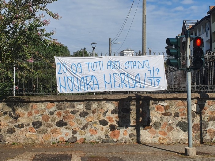 FOTO. Pro Patria-Novara, a Busto rispuntano gli striscioni da derby