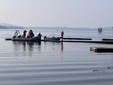 I soccorsi in azione alla Canottieri Varese per soccorrere la persona precipitata nel lago con un aliante