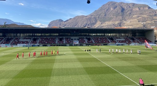 L'ingresso delle squadre al Druso