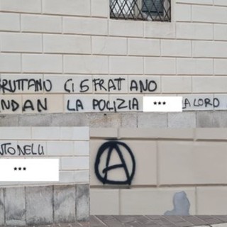 Scritte contro sindaco e forze dell'ordine sui muri del municipio di Busto: avviso orale per la minorenne, foglio di via per il maggiorenne