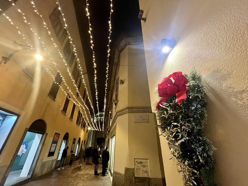 Piccola a chi? Via Sant'Antonio &quot;invasa&quot; dall'aria di feste