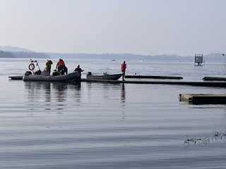 I soccorsi in azione alla Canottieri Varese per soccorrere la persona precipitata nel lago con un aliante