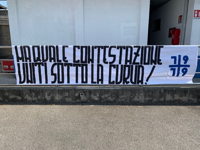 I tifosi &quot;scrivono&quot; ai tigrotti: «Uniti sotto la curva»