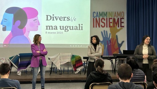 La dirigente dell’Ic Bertacchi, dott.ssa Grazia Magazzù e le avvocate di ADGI, Sara Zarini e Marilena Desca