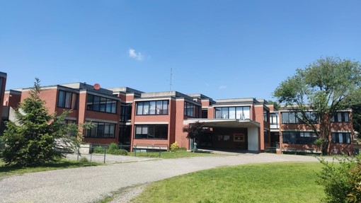 Gli studenti delle scuole Fermi lasciano un’offerta per la basilica di Sant’Abbondio a Como e ricevono il plauso del rettore