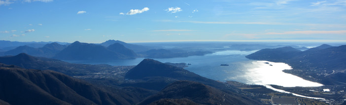 Cieli limpidi nel panorama dalle Prealpi verso i laghi della provincia di Varese (foto P. Valisa - Centro Geofisico Prealpino)