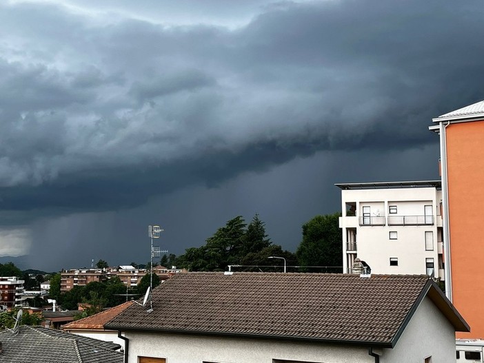 Meteo Svizzera dirama in serata l'allerta di grado 3 (pericolo marcato) per temporali violenti