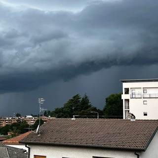 Meteo Svizzera dirama in serata l'allerta di grado 3 (pericolo marcato) per temporali violenti