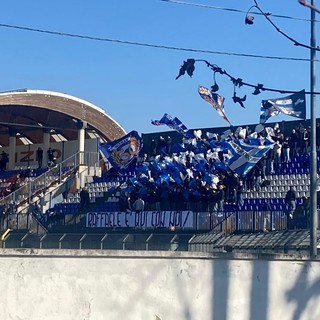 VIDEO. Pro Patria in campo nella partita che non si può sbagliare. E «Raffaele è qui con noi»