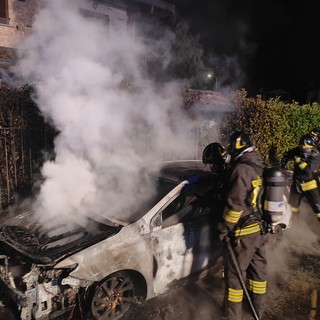 FOTO. Castiglione Olona, due vetture a fuoco nella notte