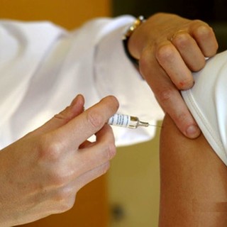 Vaccini, personale scolastico e universitario può scegliere in che regione ricevere la somministrazione