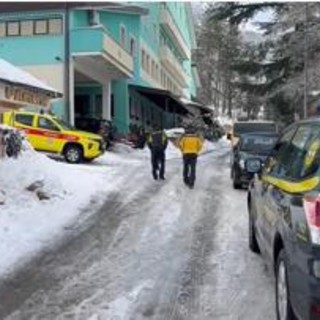 Alpinisti dispersi sul Gran Sasso, soccorritori attendono miglioramento meteo